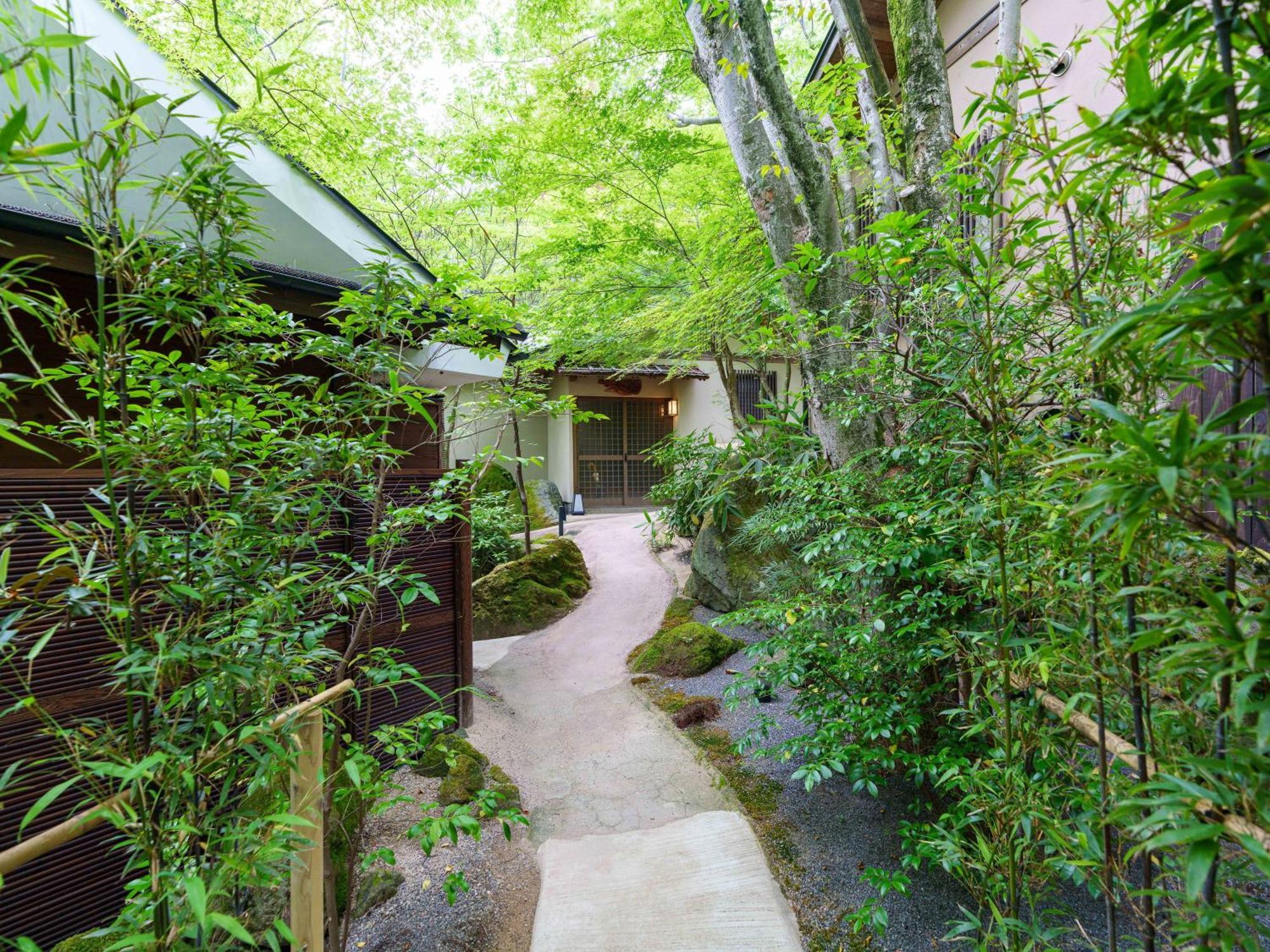 Yufuin Rakuyu Hotel Exterior photo
